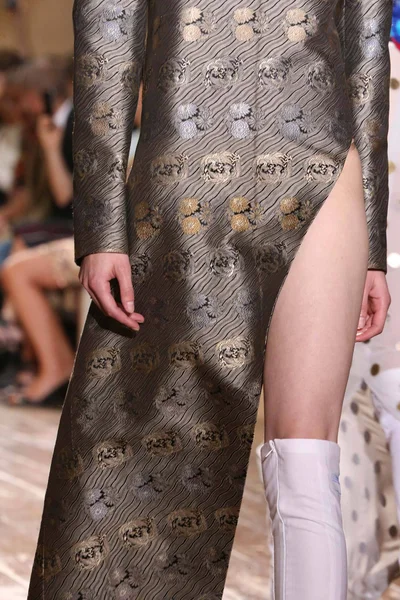 Look 19